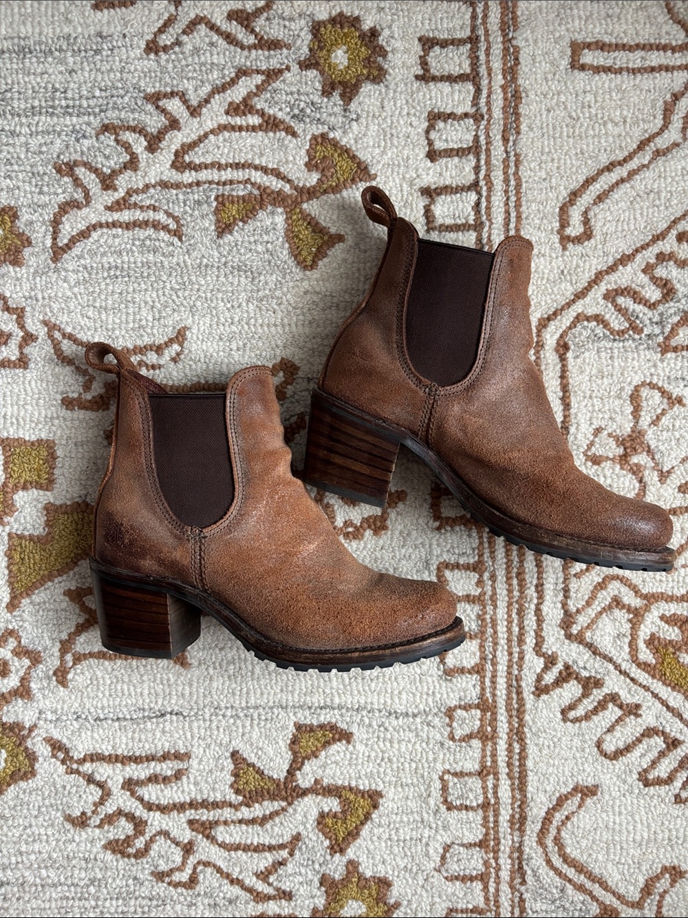 🤎 FRYE Sabrina Chelsea Boots